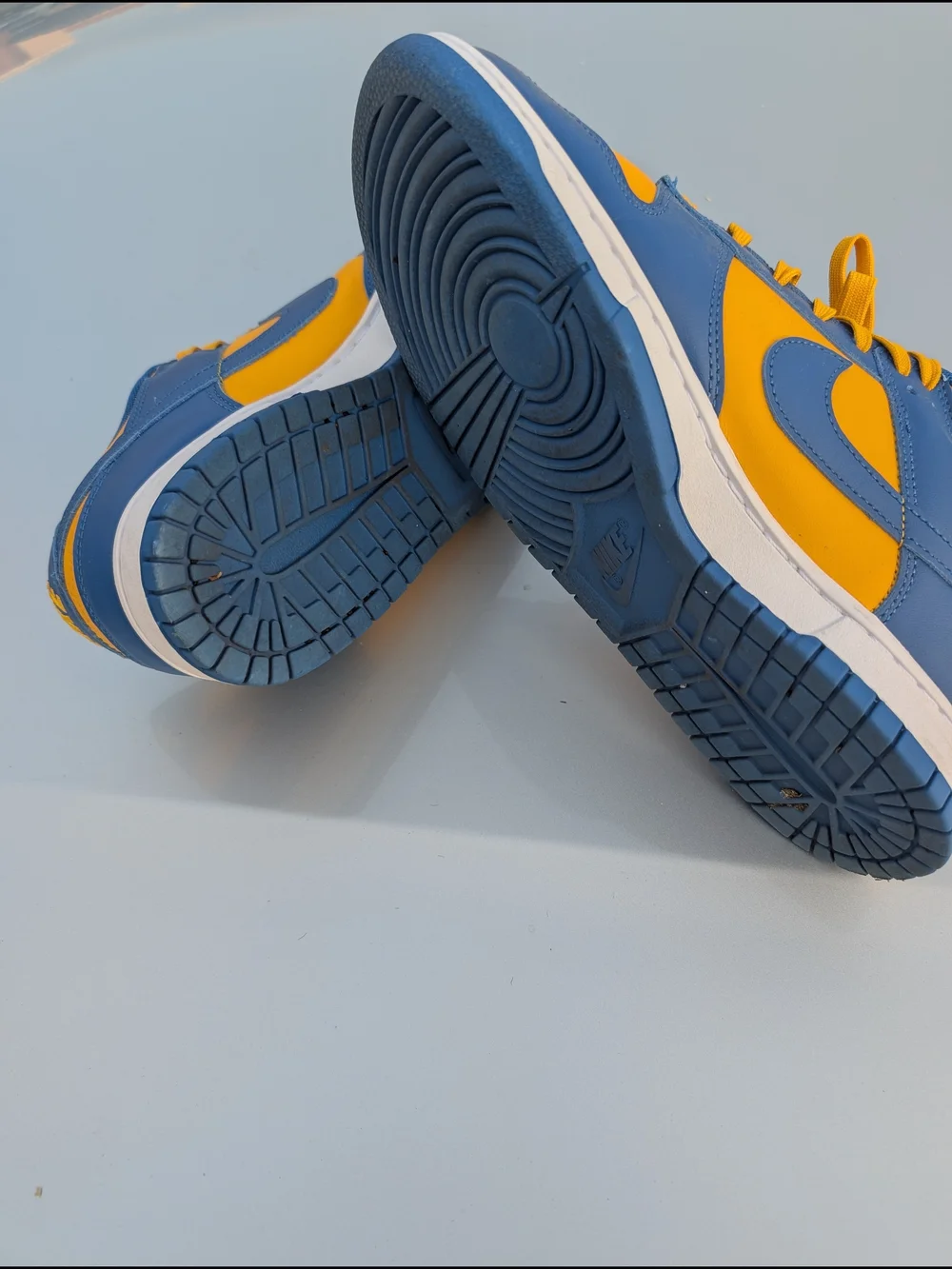 Nike Men's Low-Top Sneakers in Yellow and Blue